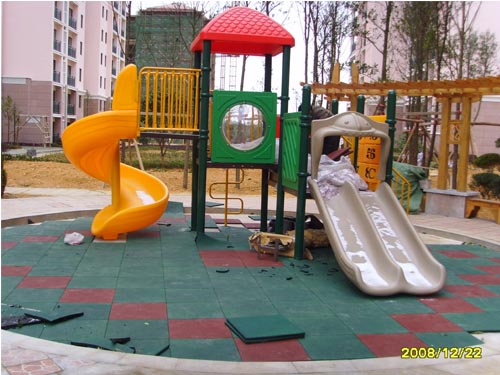 120戶外游樂設備施工