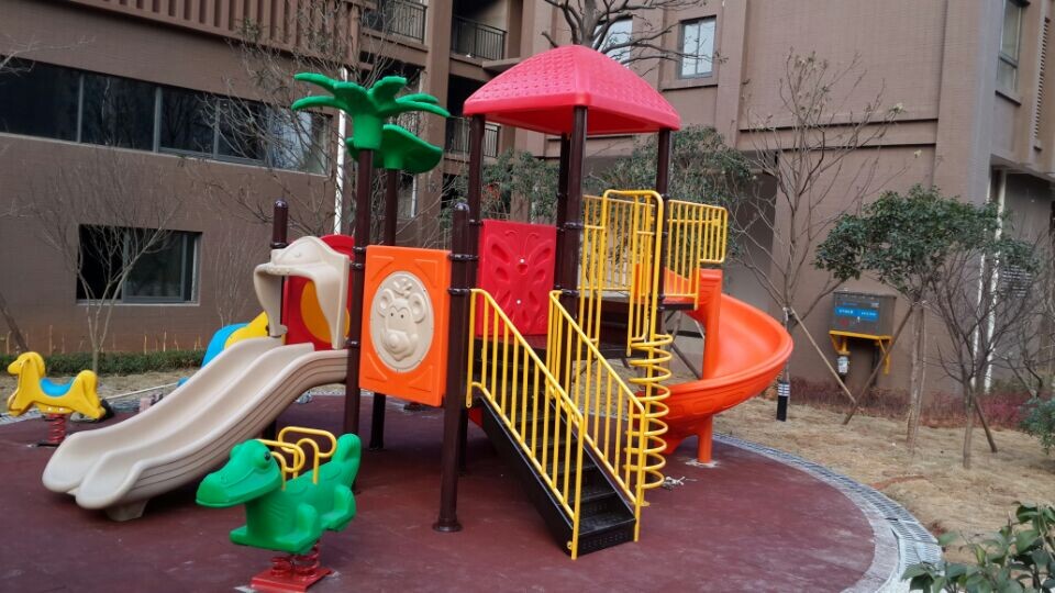 兒童游樂設備